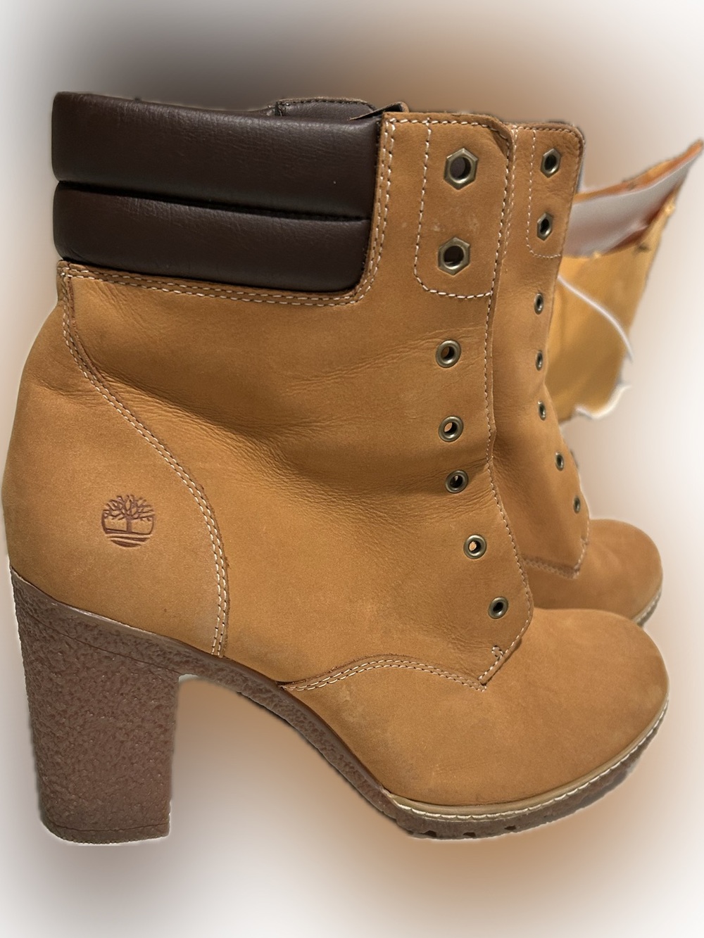 Timberland Women's Tan and Dark Brown Lace-Up Leather Boot Heels **missing laces